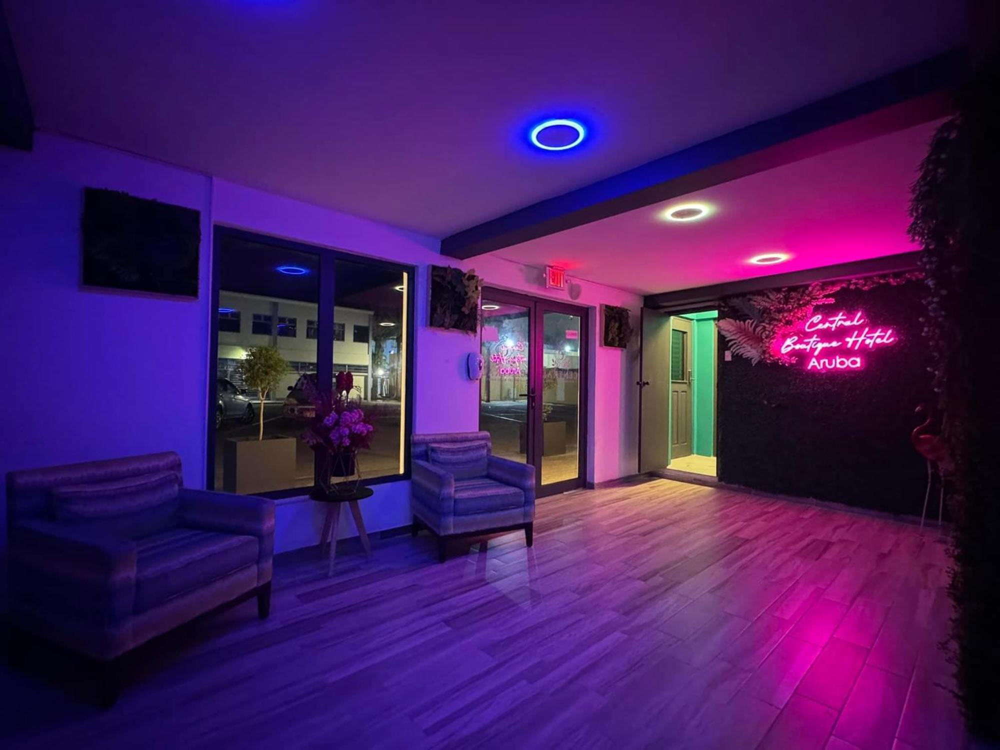 Central Boutique Hotel Oranjestad Bagian luar foto
