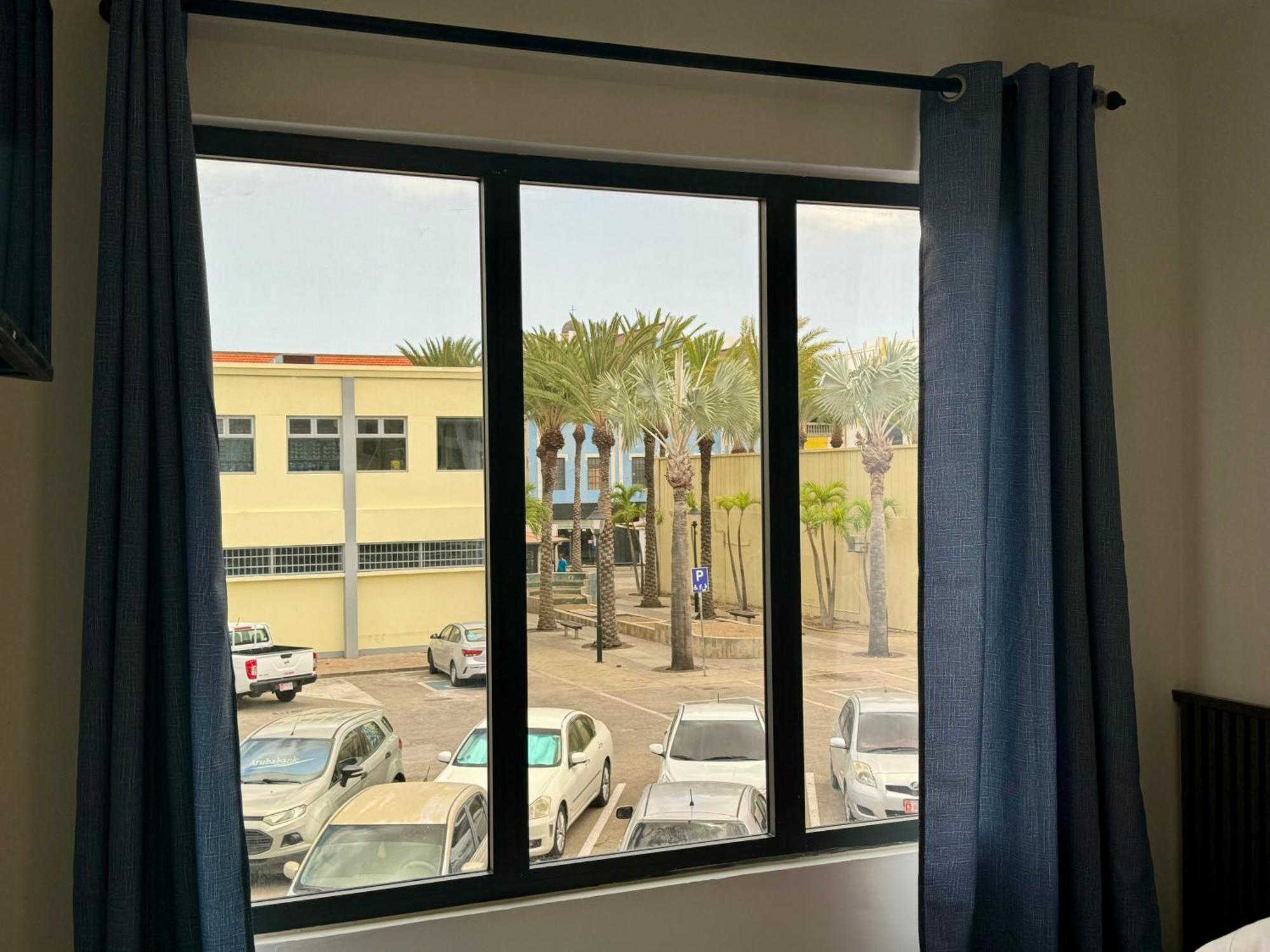 Central Boutique Hotel Oranjestad Bagian luar foto