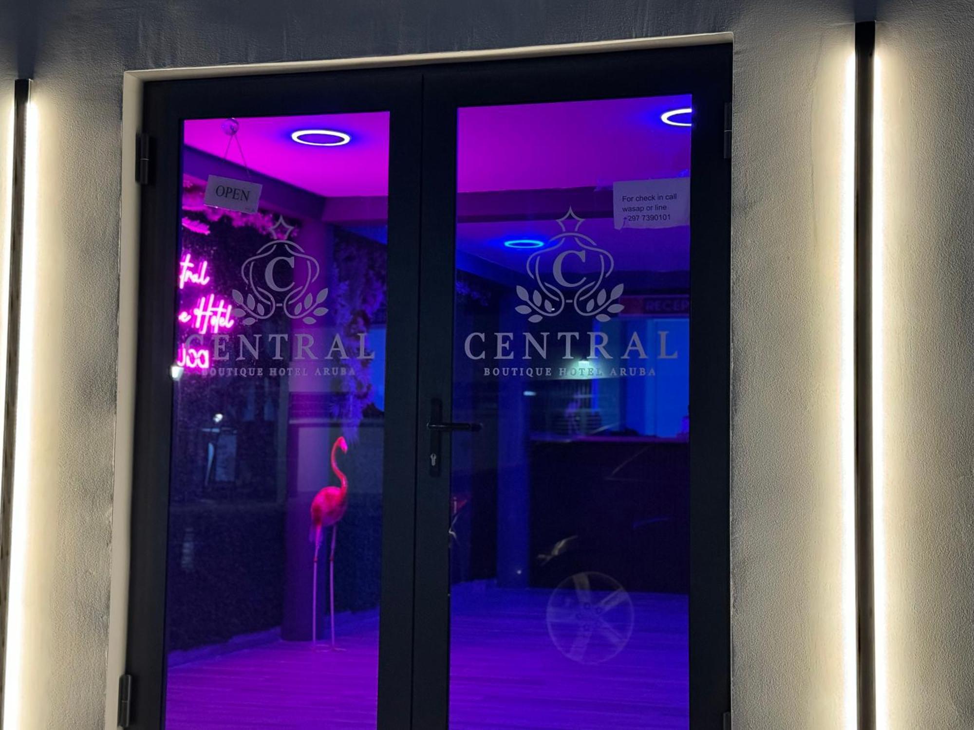Central Boutique Hotel Oranjestad Bagian luar foto