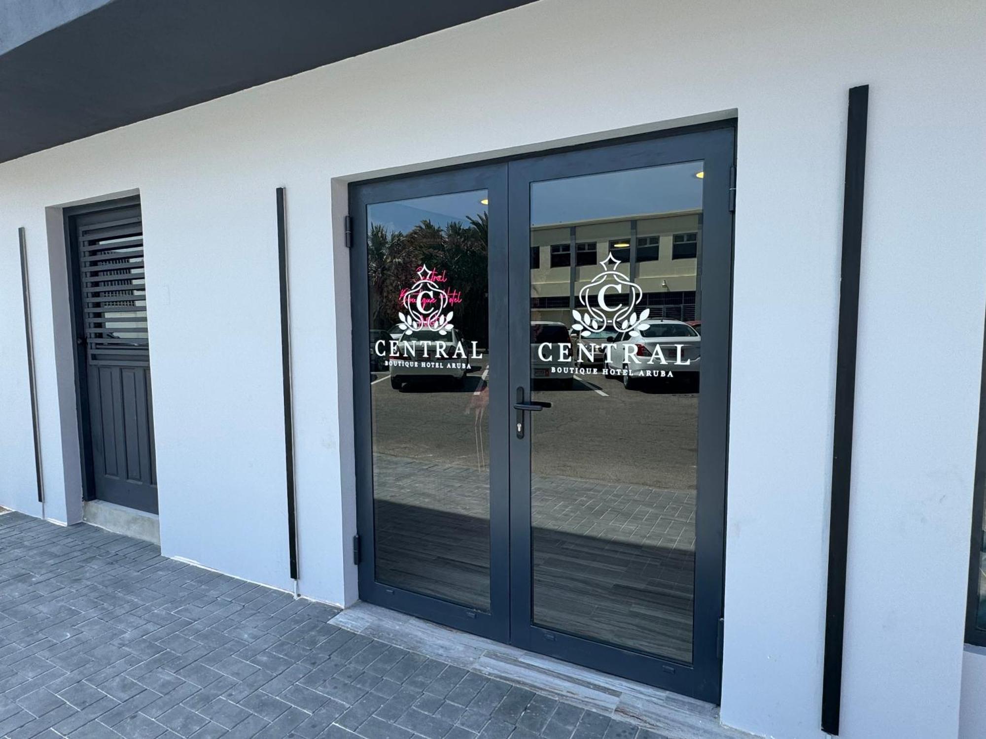 Central Boutique Hotel Oranjestad Bagian luar foto